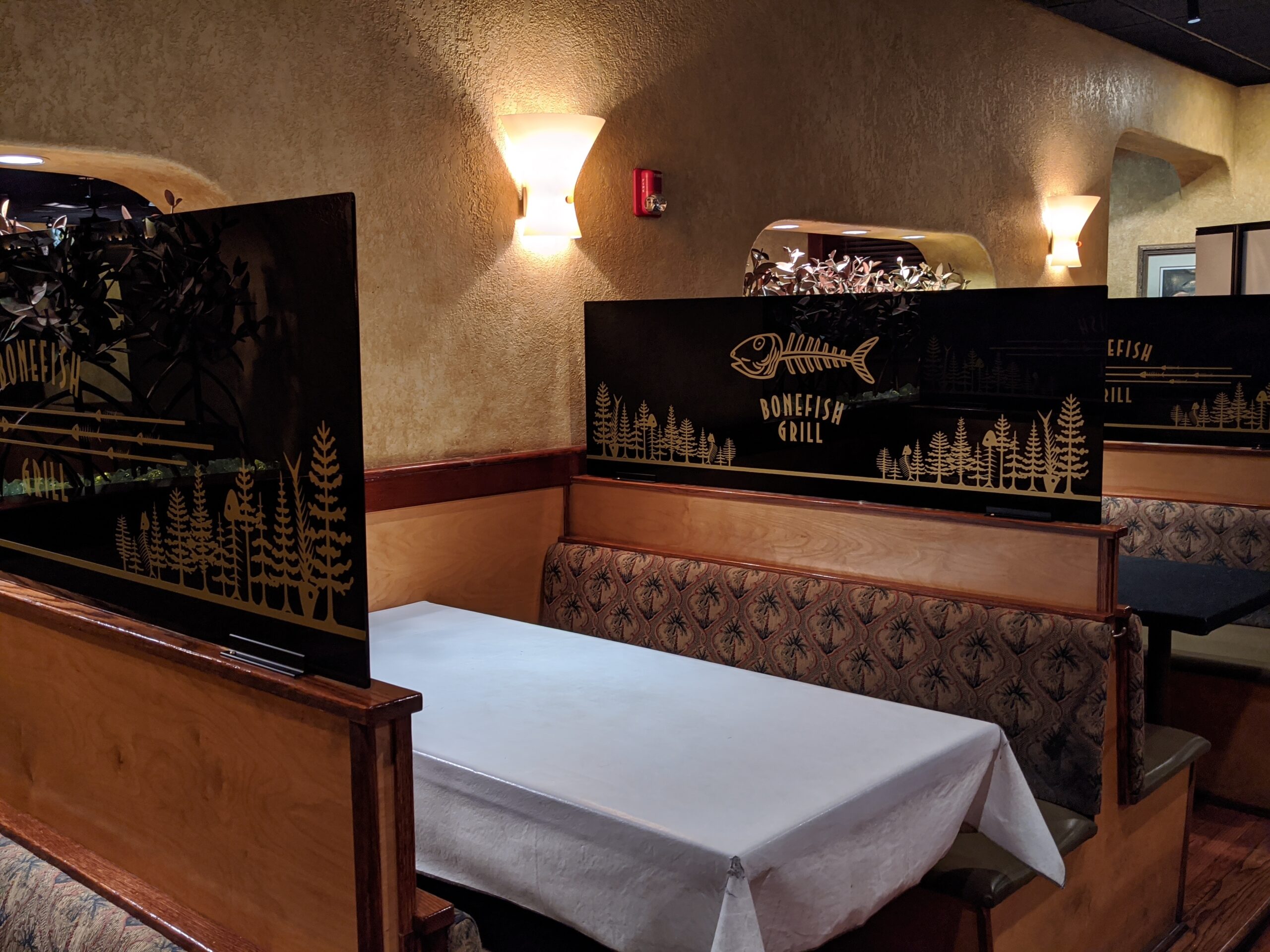 Bonefish Grill Restaurant plastic booth dividers sneeze guards with custom designs